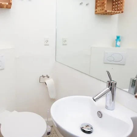 Lovely And Homey Flat In A Great Neighborhood!