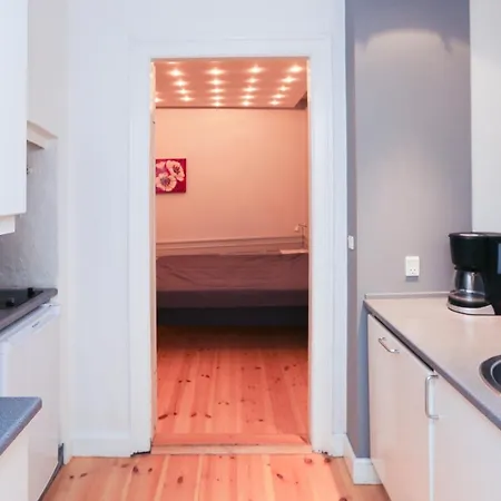 Lovely And Homey Flat In A Great Neighborhood! *